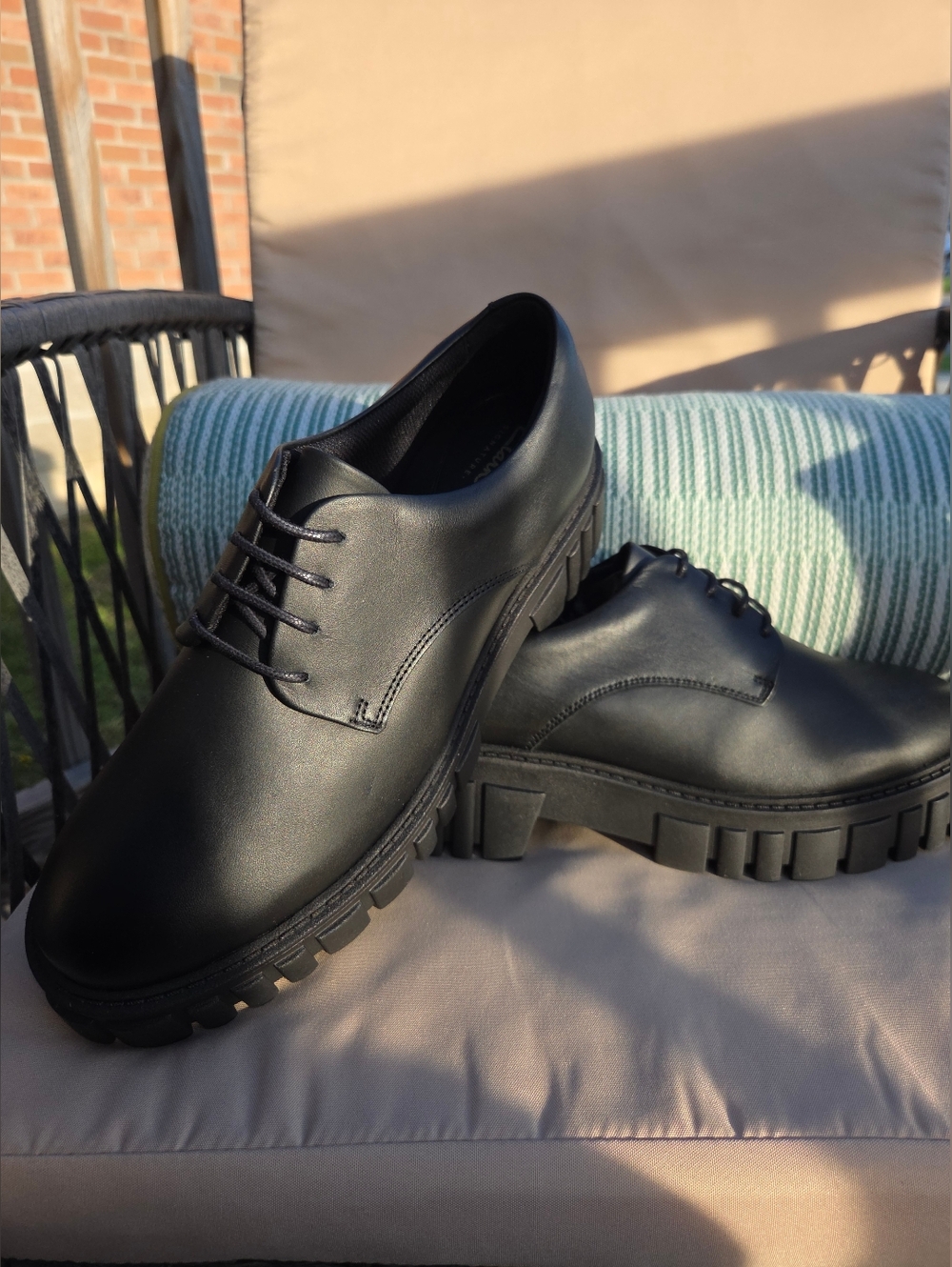 Clarks Women's Black Leather Derby Oxfords